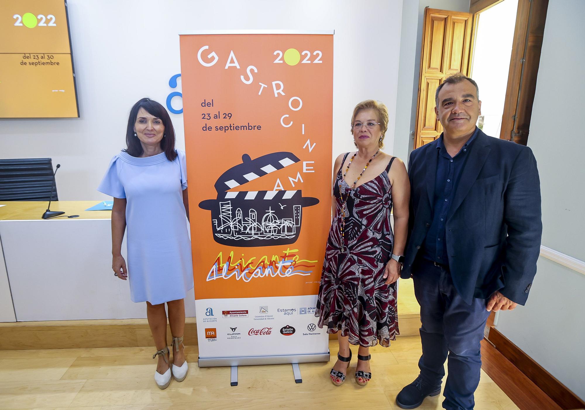 Julia Parra, Mari Carmen Vélez y Vicente Seva, este martes, en la Diputación