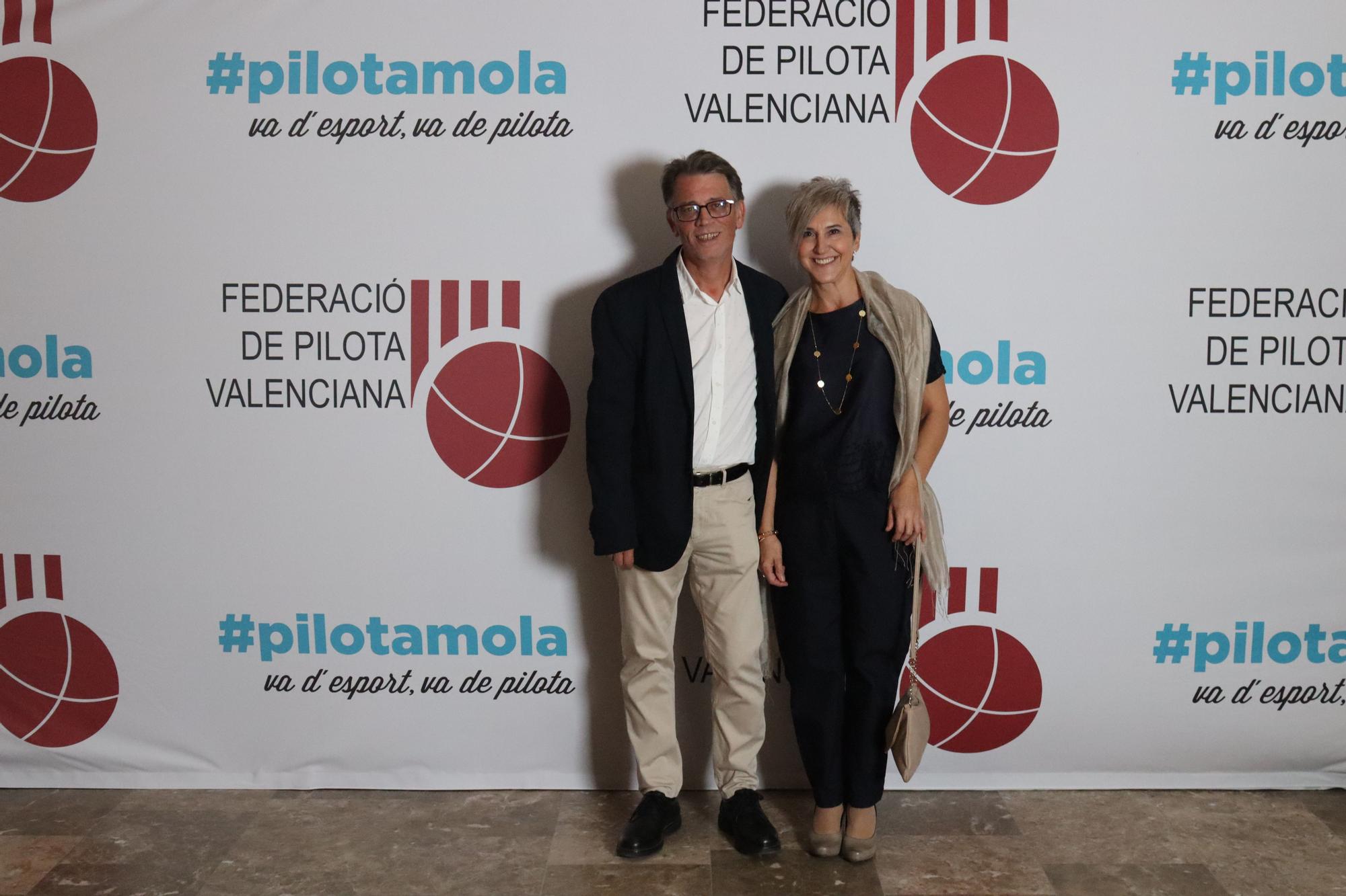 FOTO 10 - Josep Miquel Moya, director general de l'Esport, amb la seua dona Fuen.JPG