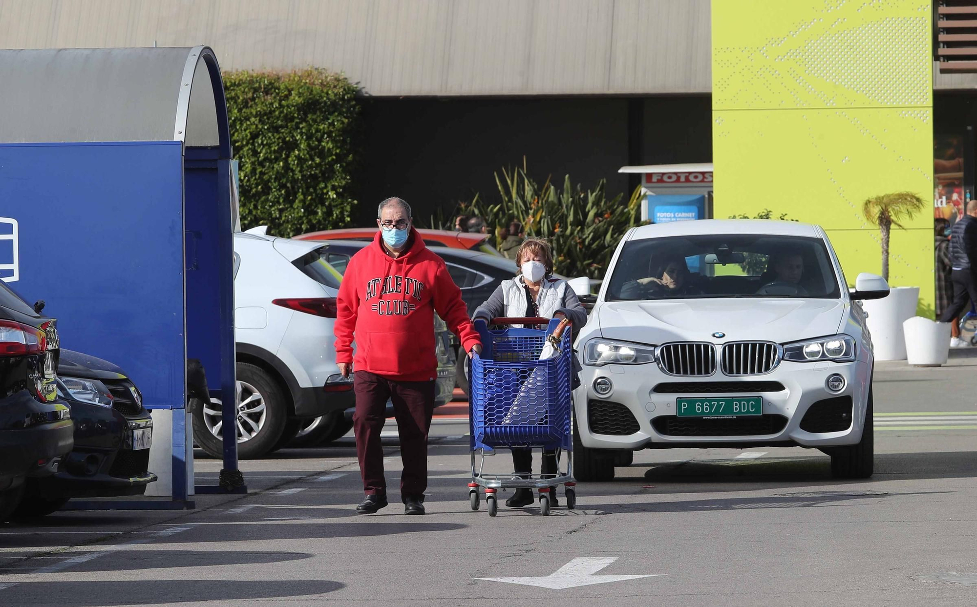 Colas en Ikea Valencia pese a estar disparados los contagios