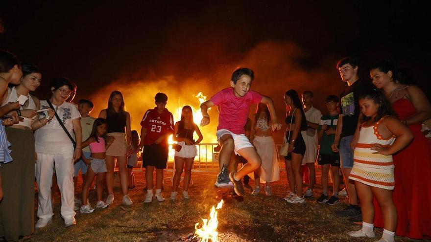 O Piñeiriño prende la gran noche de San Xoán con El Combo Dominicano