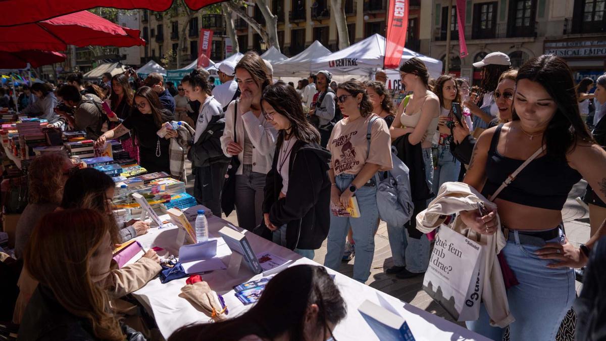 Un Sant Jordi de récord, en imágenes