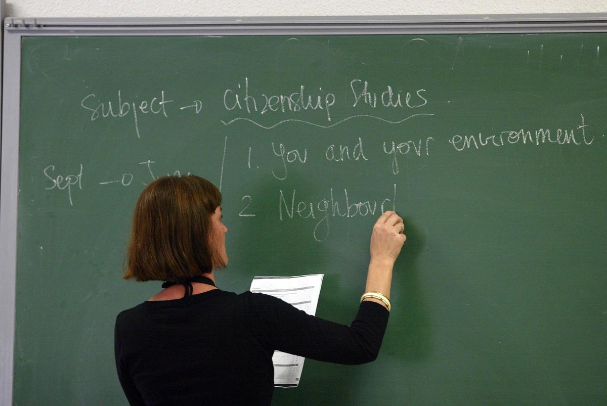 Una clase de inglés en un instituto de la provincia