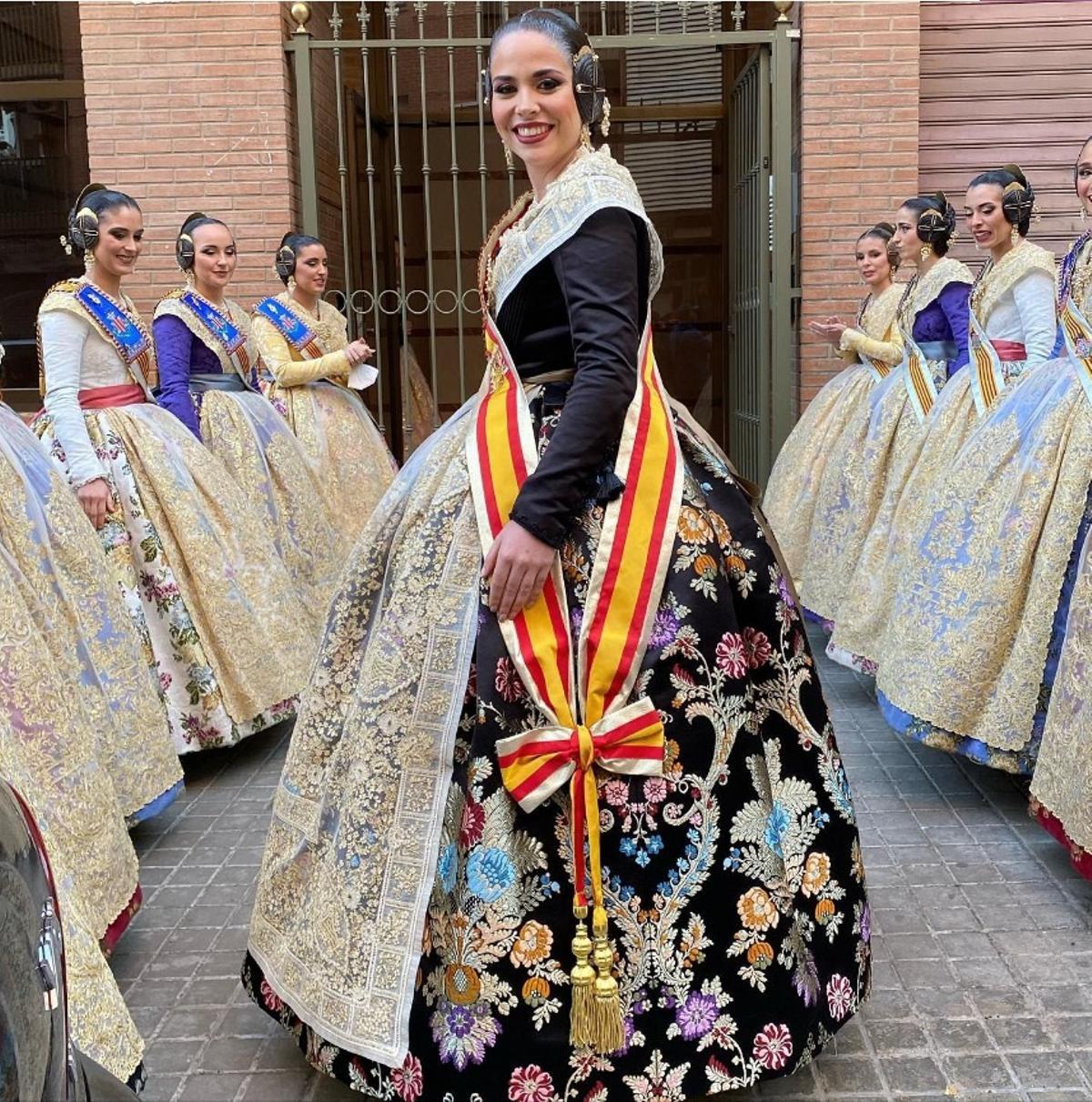 La indumentaria apuesta al negro