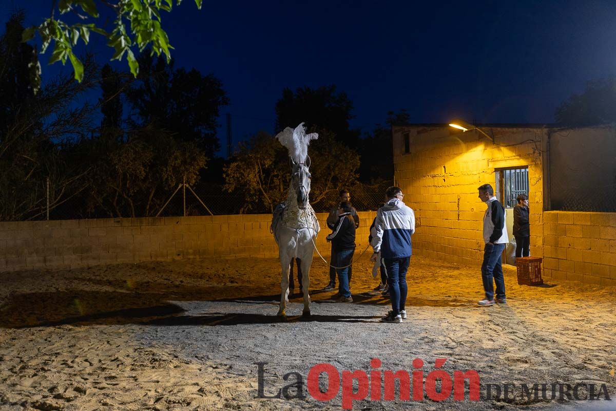 Vestir a un caballo del vino en la mañana del dos de mayo