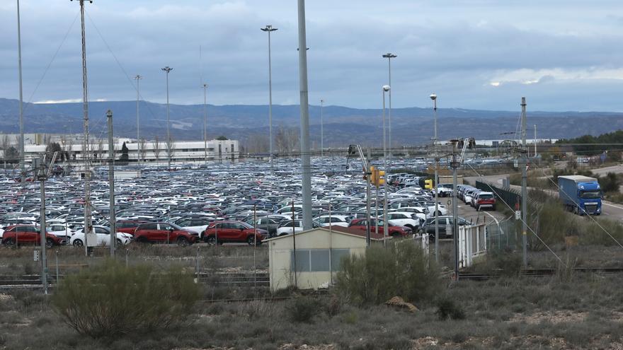 El tapón portuario deja 12.000 coches a estrenar en la campa de Figueruelas
