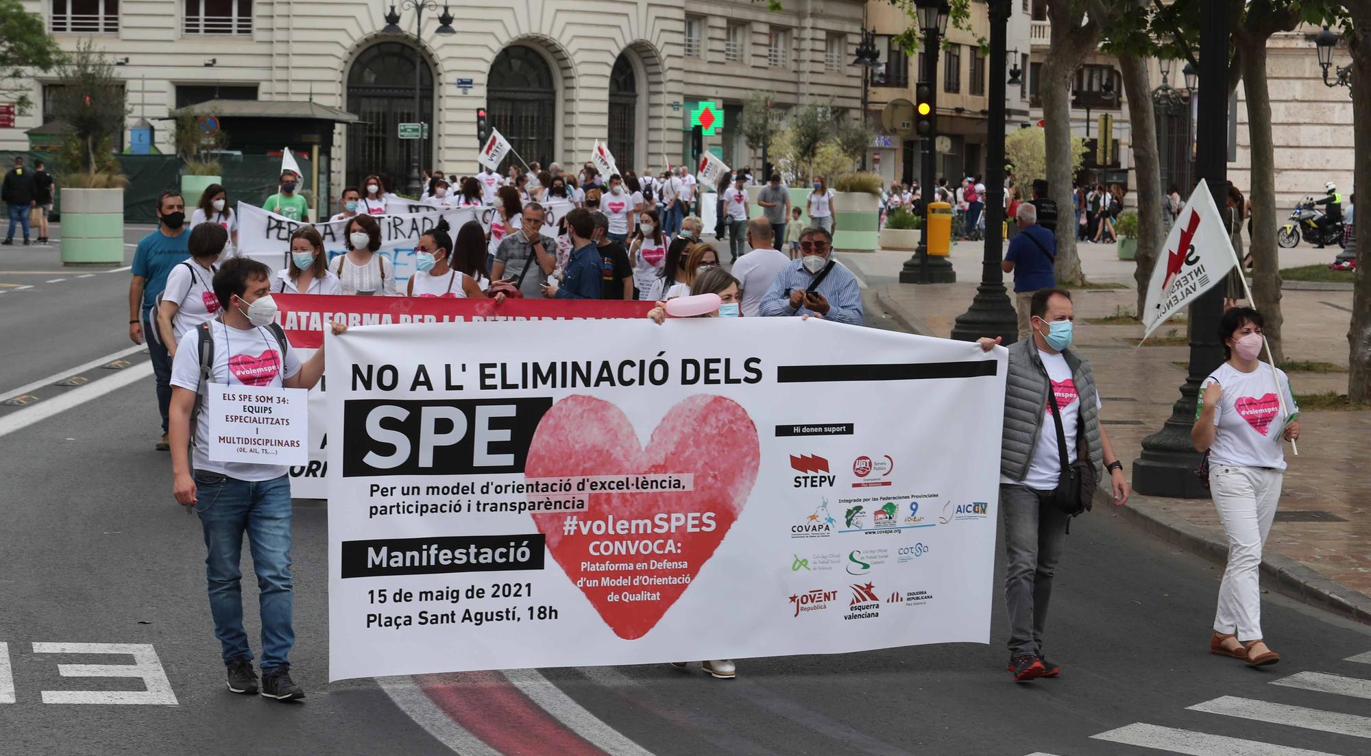 Protesta en València contra el "desmantelamiento" de los SPES y reclama "diálogo" a Educación