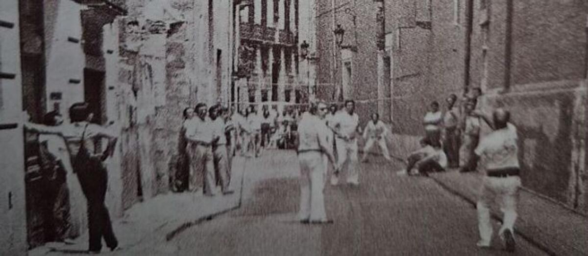 Partida de Galotxa en las calle Trinquet de Cavallers, años ochenta.