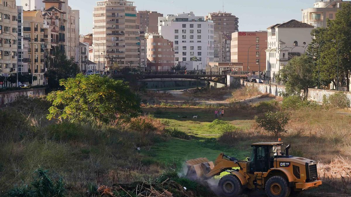 Septiembre de 2023. Aspecto del río Guadalmedina a su paso por la ciudad.