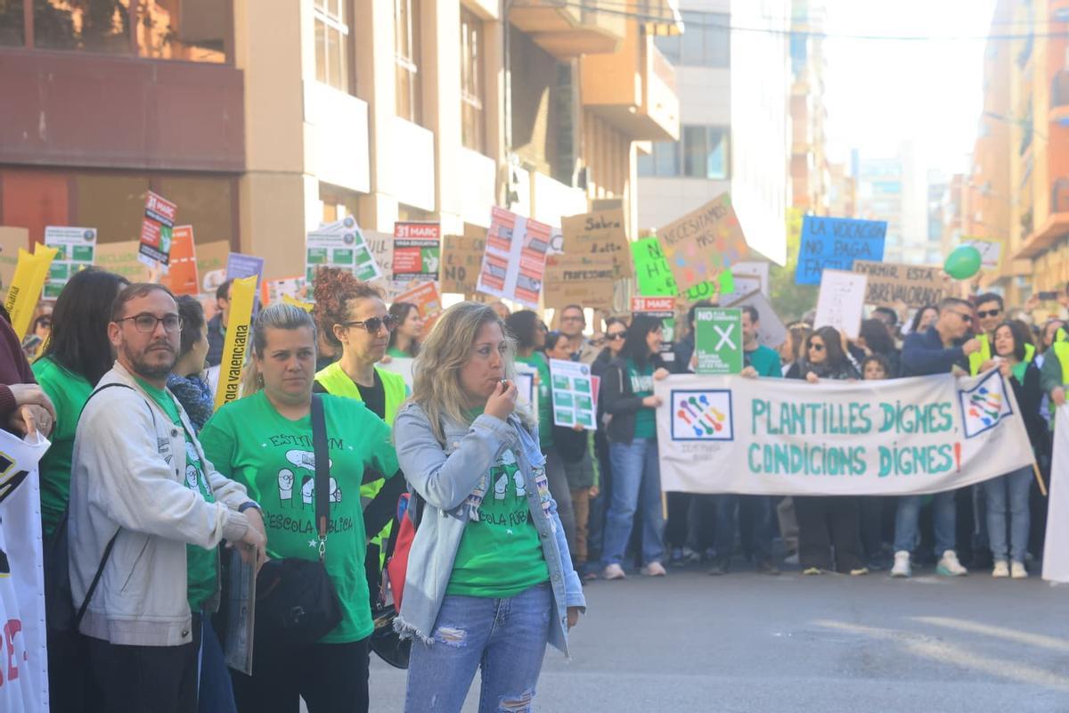 Los profesores se concentran en Alicante para reclamar mejoras en la educación pública