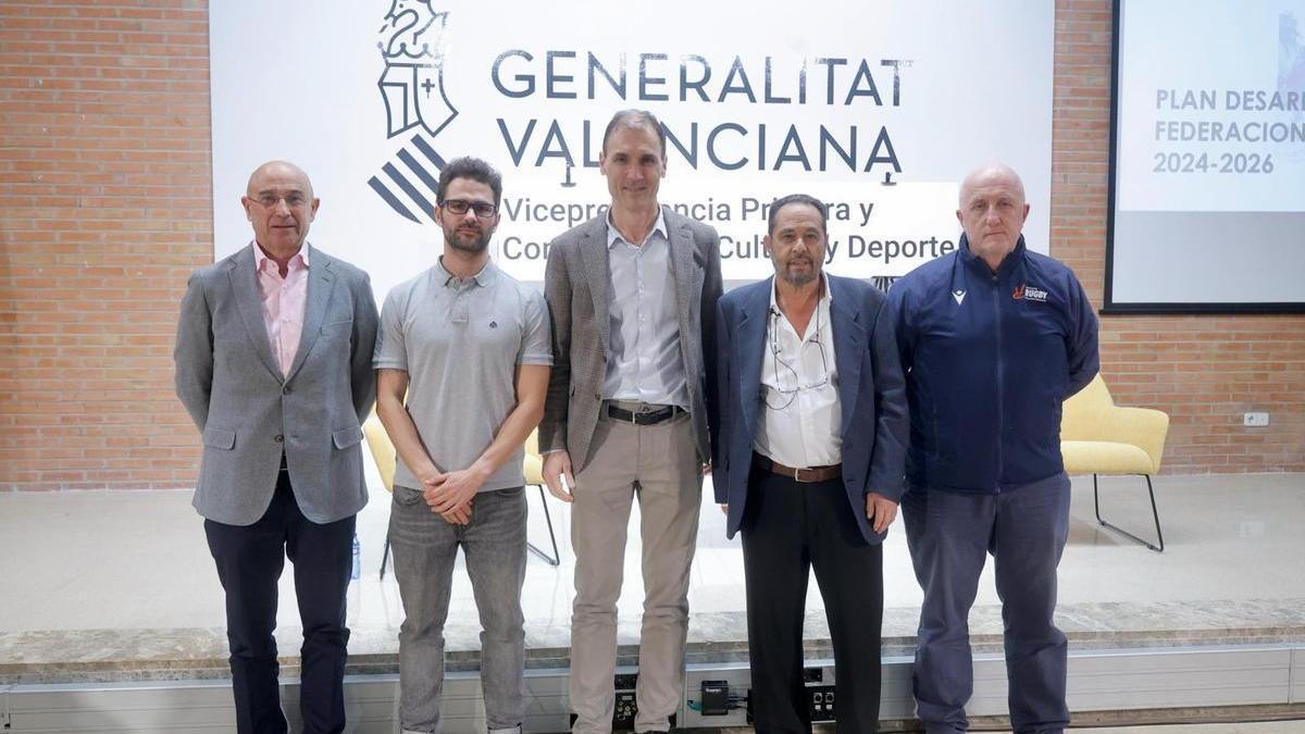 Luis Cervera, con Eduardo García, José Ferri, Jesús Gracia y Miguel Vázquez, participantes en esta segunda jornada.
