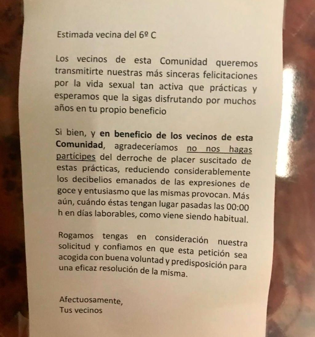 La simpática nota de la comunidad de un edificio de Vigo sobre la vida sexual de una vecina