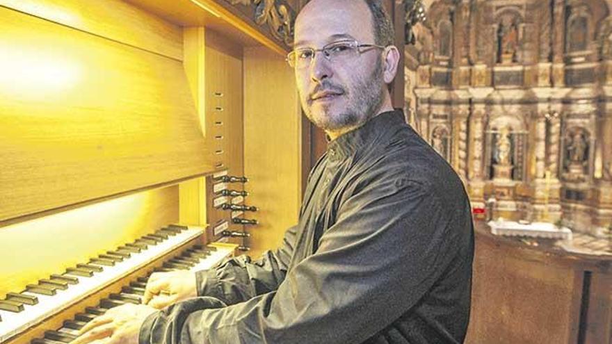 Miquel Bennàssar es el organista titular de ´Els Matins de l´Orgue´ de Alaró y su director artístico.