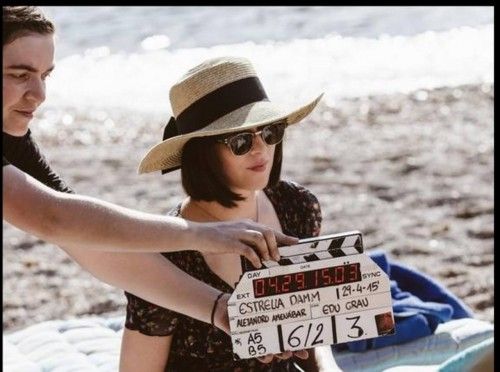 Dakota Johnson protagoniza en Ibiza el spot estival de Estrella Damm