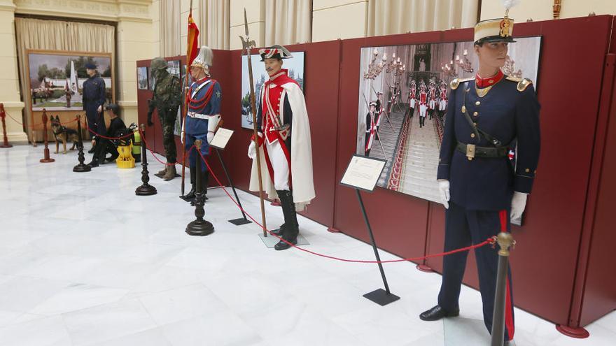 Imagen de la Exposición de la Guardia Real que se puede visitar en el Ayuntamiento de Málaga.