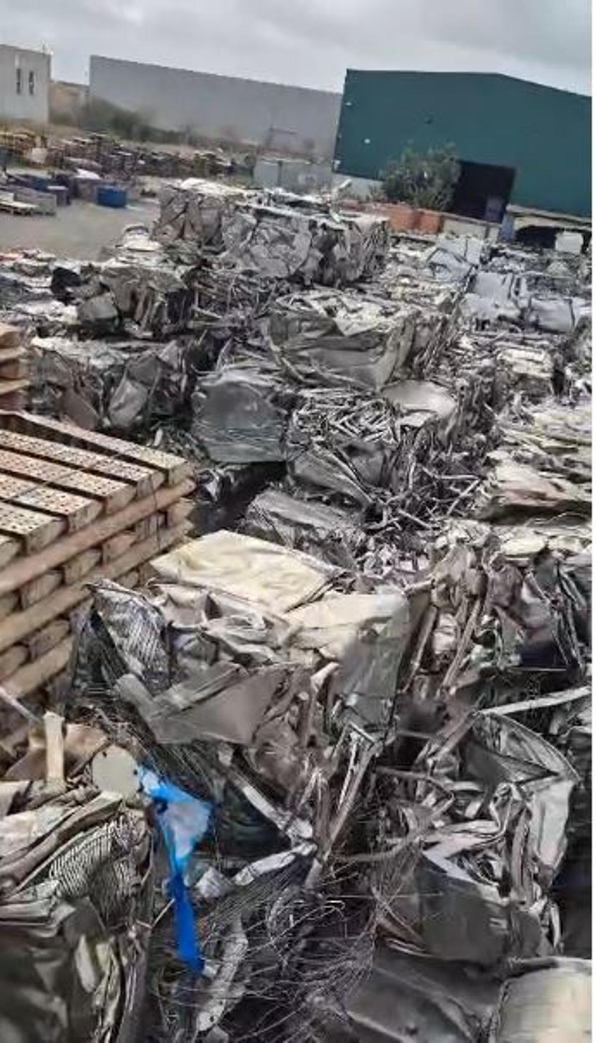 Los bloques de acero que sustraían del almacén.