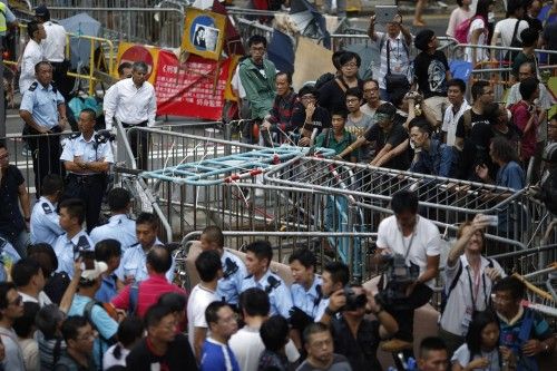 Enfrentamientos en Hong Kong entre manifestantes y pro-chinos