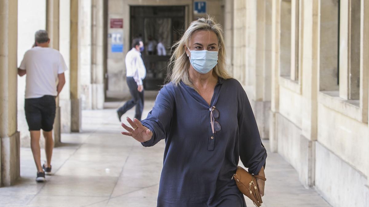 Sonia Castedo, llegando a la Audiencia durante un día del juicio