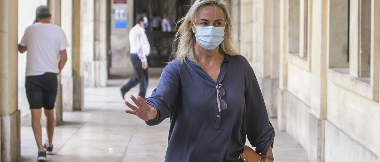 Sonia Castedo, llegando a la Audiencia durante un día del juicio