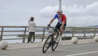 Recital de Benjamón Noval en el Trofeo Vicente López Carril de ciclismo