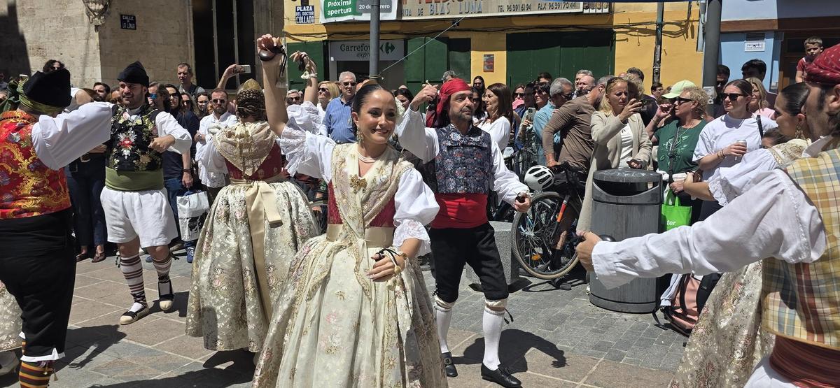 Berta y la corte protagonizaron la dansà de Doctor Collado