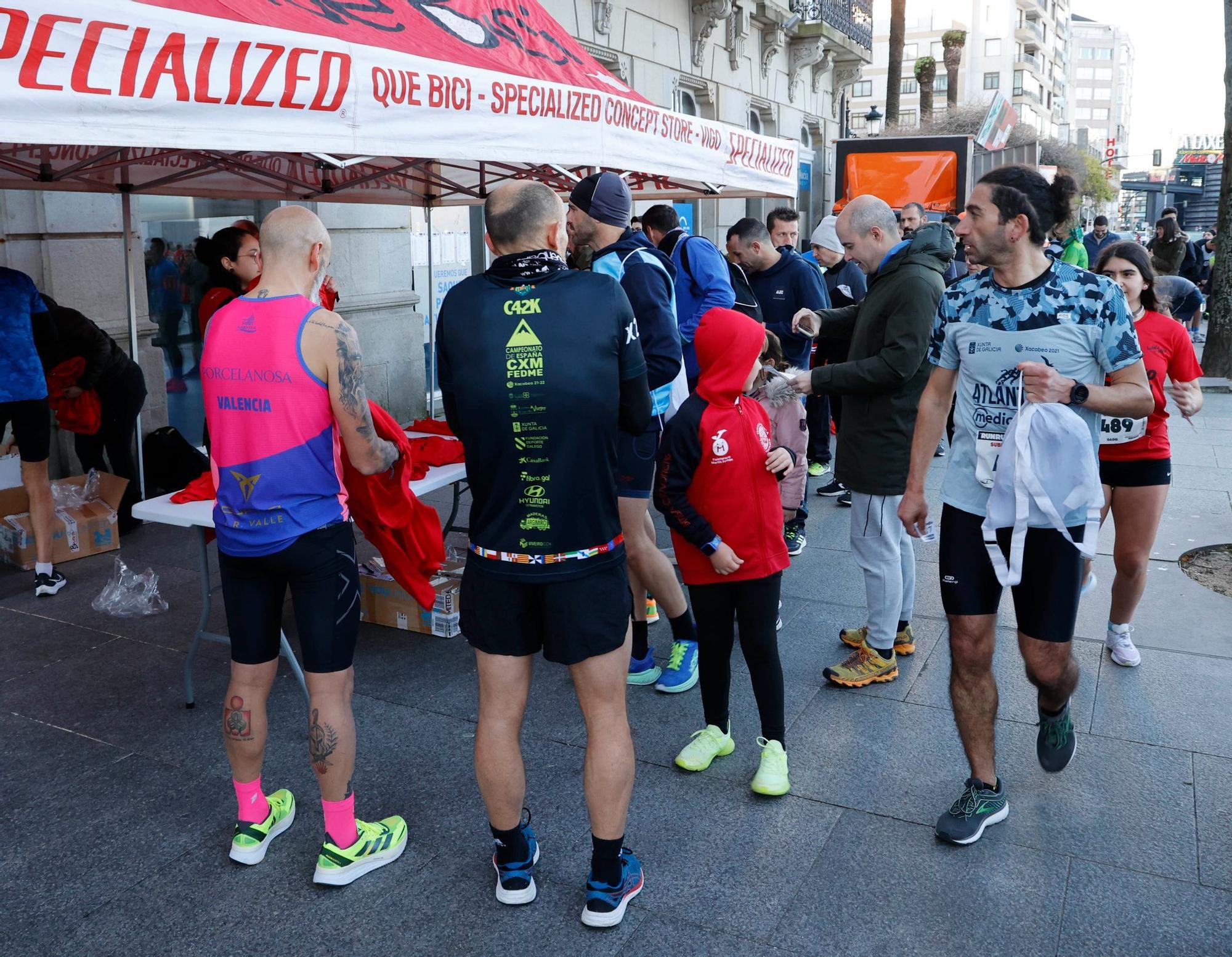 Pisadas de altura en Vigo: cientos de corredores suben O Castro