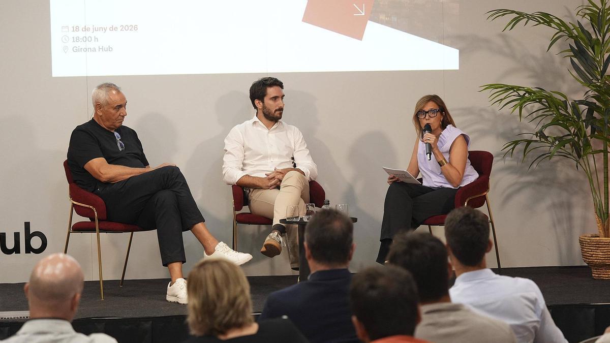 Un moment de la taula rodona amb Àlex Sanabras, CEO de Marlex (centre), i Francesc Julià Gelabert, fundador de Kave Home.