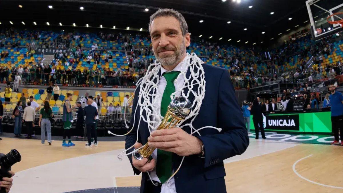 Ibón Navarro, campeón de la Copa del Rey dirigiendo al Unicaja