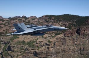 Un F-18 s’estavella a la base aèria de Saragossa i el pilot aconsegueix sortir-ne projectat a temps