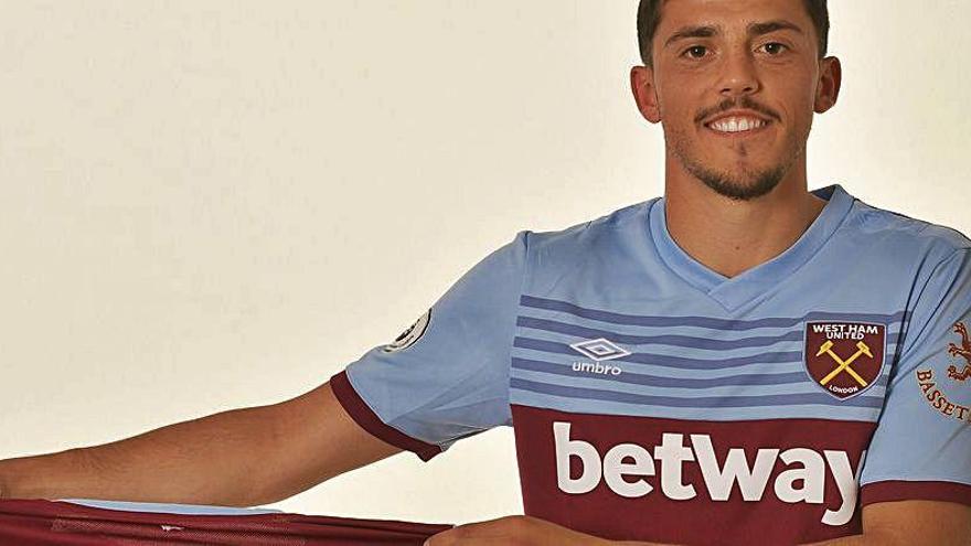 Fornals durante su presentación con el West Ham.