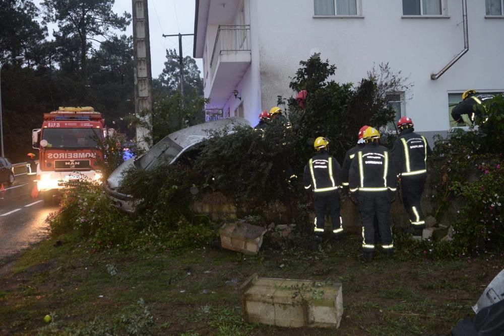 Rescatan a una mujer tras un accidente en Caldas