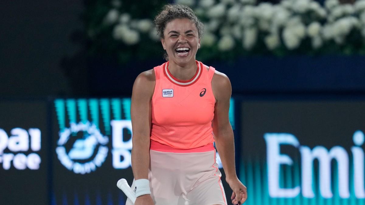 Paolini celebra su victoria en Dubai