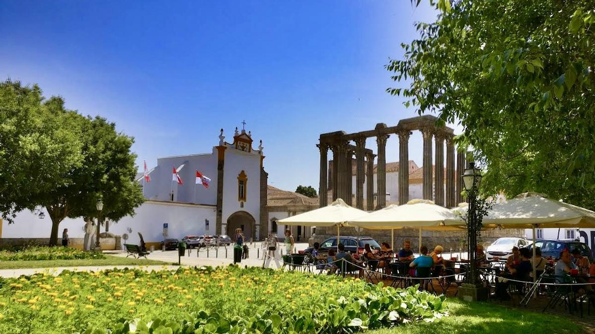 Quiosque Jardim Diana, café y platos típicos con vistas imperiales, en Évora.