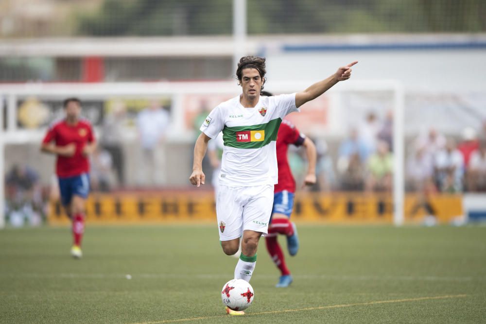 Un gol de Edu Albacar permite al Elche empatar en Sagunto en un partido con mucho músculo y poco fútbol.