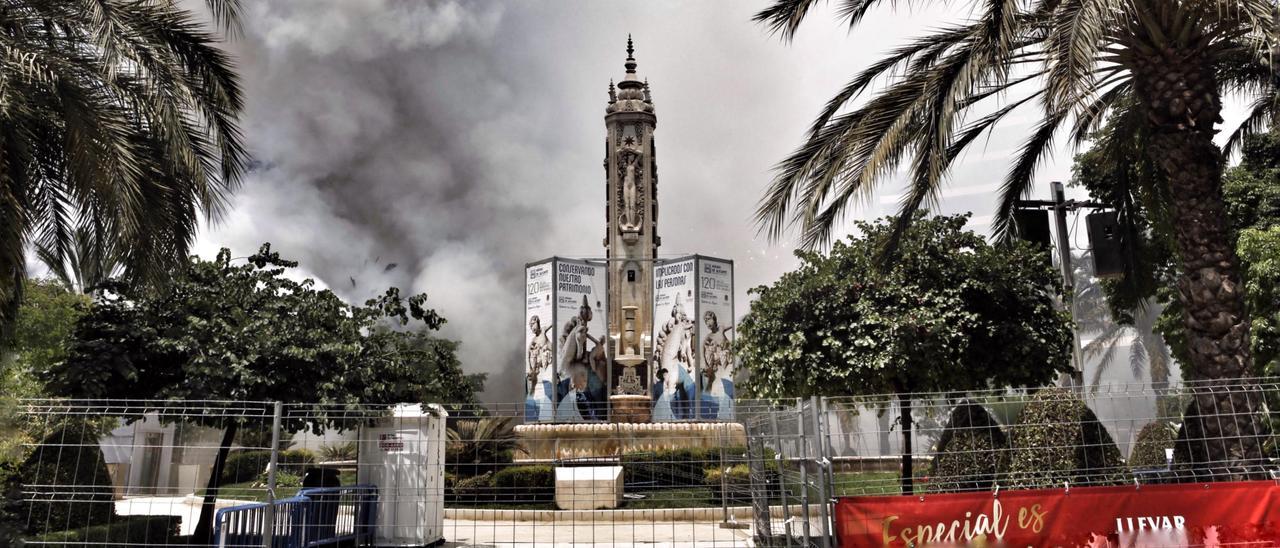 Una mascletà en Luceros, previa al parón por la pandemia y a la restauración de la fuente