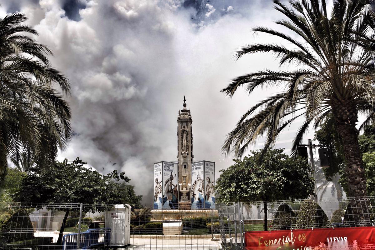Una mascletà en Luceros, previa al parón por la pandemia y a la restauración de la fuente