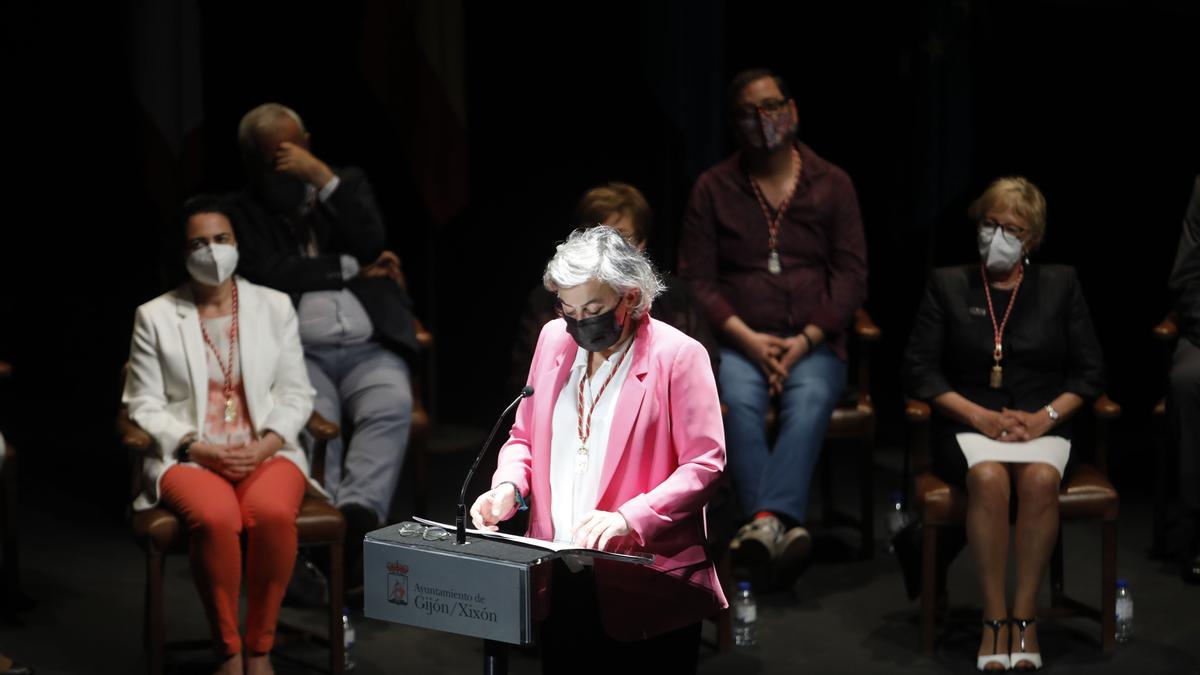 Entrega de honores y distinciones de Gijón en el teatro Jovellanos