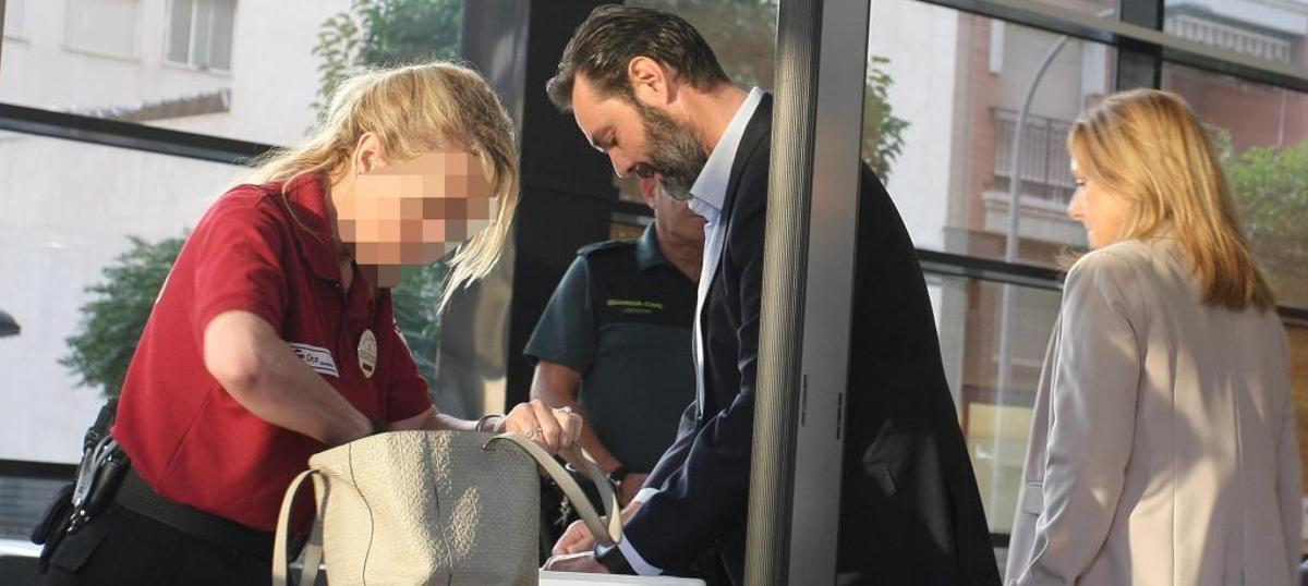 Miguel López a su llegada a los juzgados.