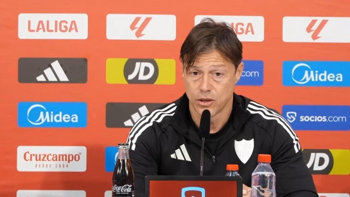 Matías Almeyda, en la rueda de prensa previa al derbi en La Cartuja