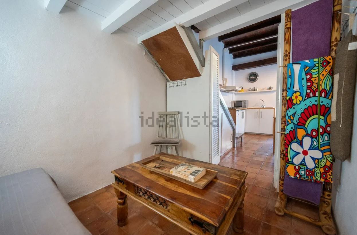 A la venta un edificio con dos apartamentos y negocio en Ibiza por 625.000 euros