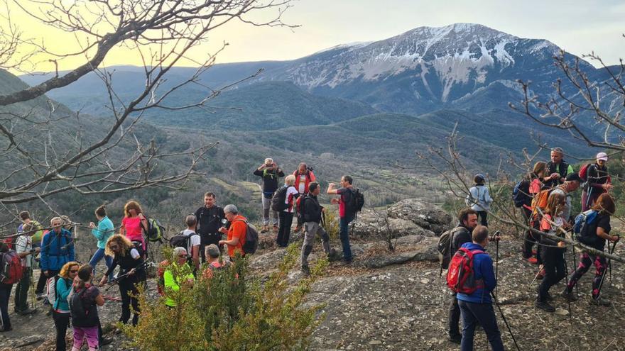 Montañeros de Javieres de Huesca en pleno descanso del reto Picardiello.  | CLUB JAVIERES DE HUESCA