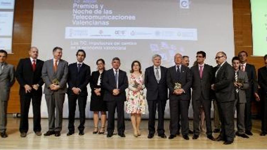 Galardonados y patrocinadores con los Premios de las Telecomunicaciones Valencianas.