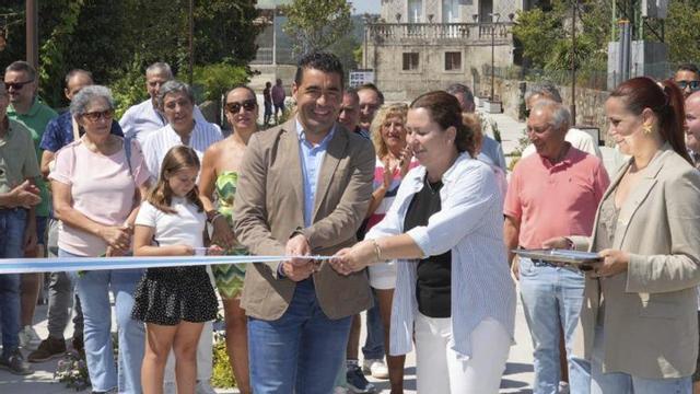 Luis López y Marta Valcárcel, ayer, en Cabreira. | D.P.