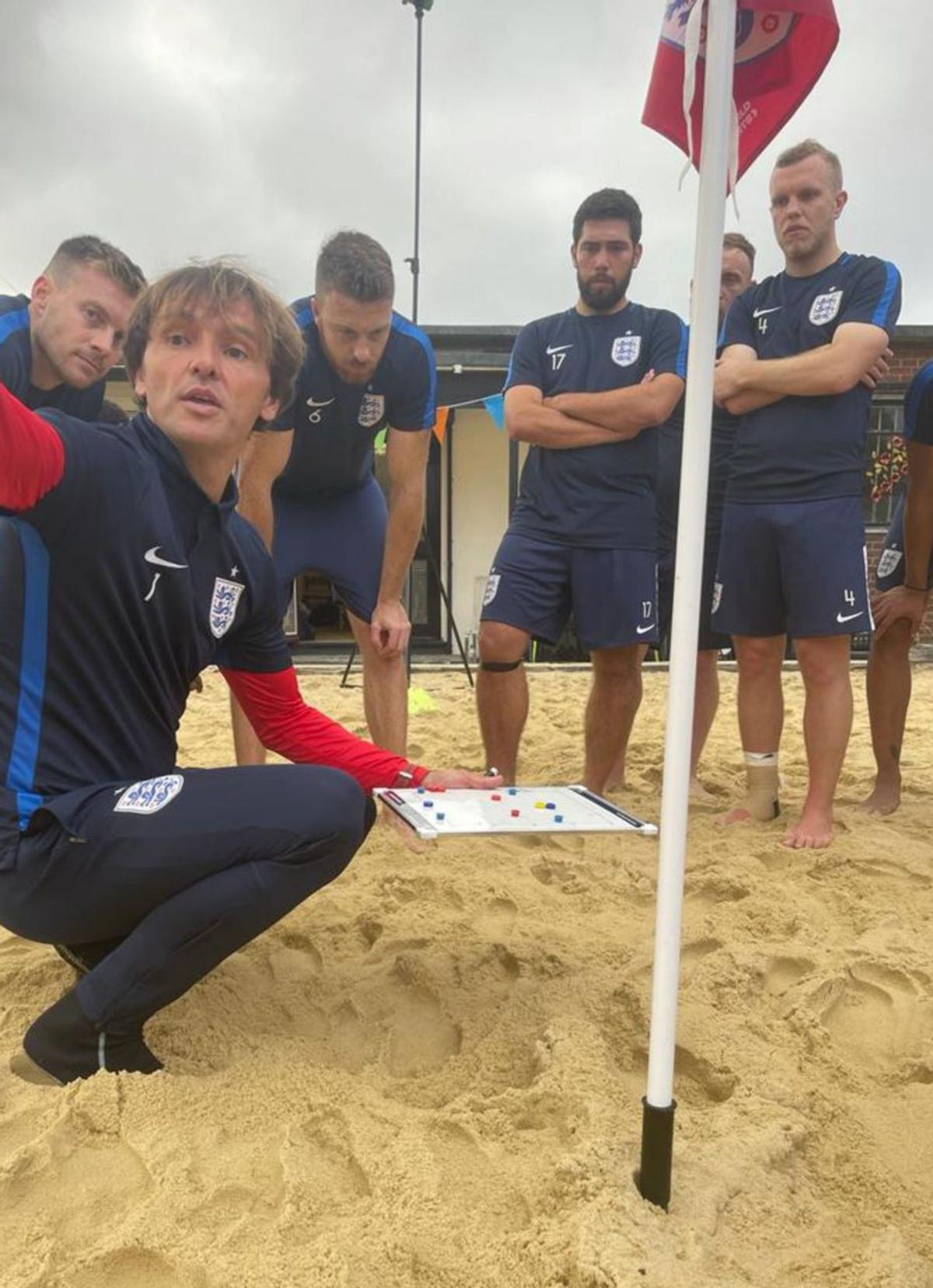 Amarelle, con los integrantes de la selección inglesa. | // R. A.