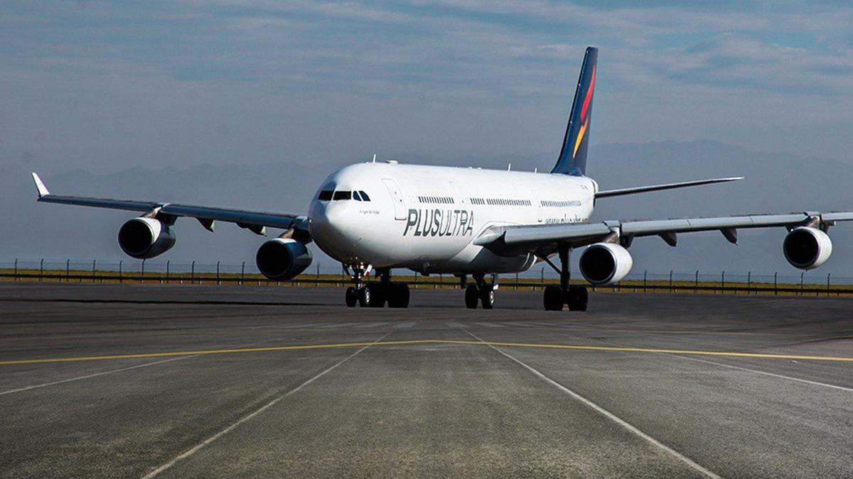 Un avió de la companyia Plus Ultra en una imatge d’arxiu.  | EUROPA PRESS