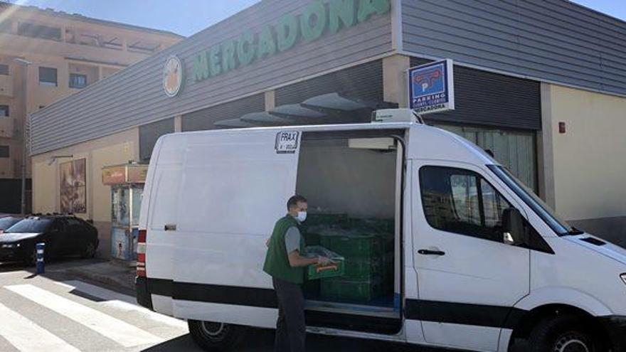 Mercadona apoya la iniciativa solidaria de entrega de comida a domicilio en Novelda