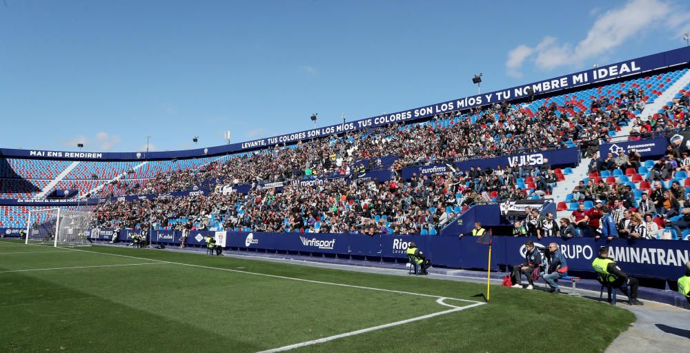 El ambientazo del Atlético Levante-CD Castellón en imágenes