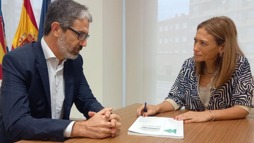 La alcaldesa, María Tormo, se reunió con el director del CEEI, Justo Vellón. | MEDITERRÁNEO