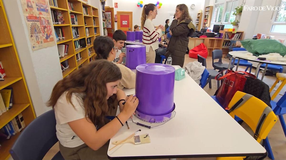 El alumnado del IES Alexandre Bóveda creó varios tambores que retumbaran en la manifestación del 8M