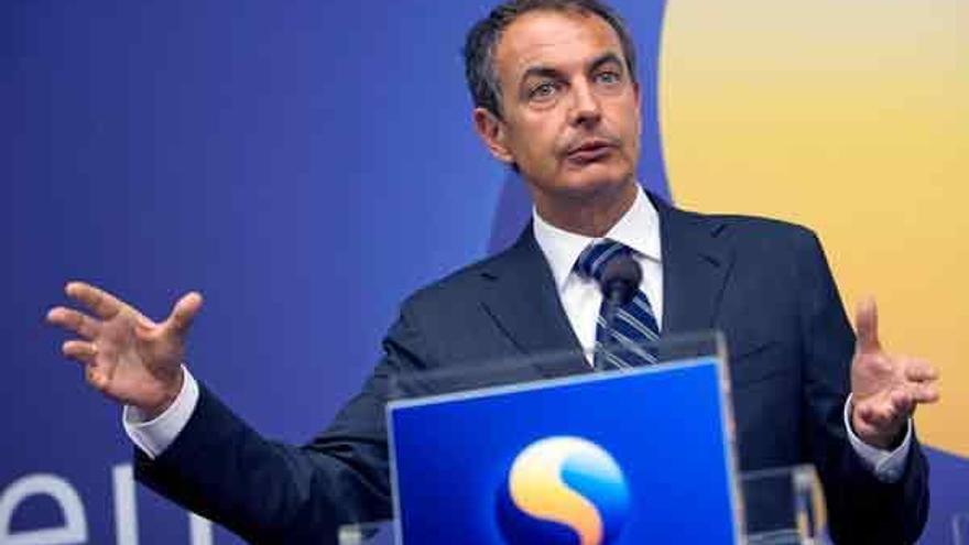 Zapatero, en la rueda de prensa que ofreció en Estocolmo junto a su homólogo sueco, Reinfeldt.