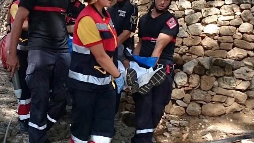 Un hombre de 61 años cae de tres metros de alto en el castillo de Dénia